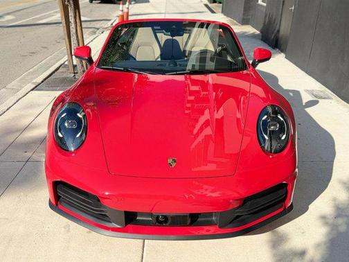 2025 Porsche 911 Carrera