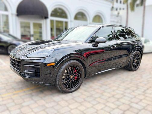 2025 Porsche Cayenne GTS