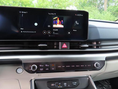 Ivory Silver 2026 Kia Carnival SX
