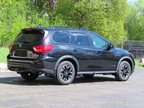 Magnetic Black Pearl 2020 Nissan Pathfinder SV 4WD