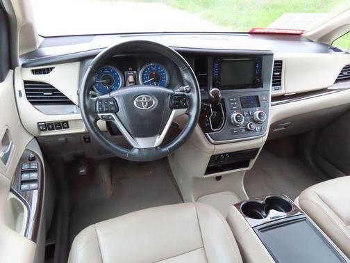 Midnight Black Metallic 2016 Toyota Sienna XLE
