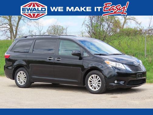 Midnight Black Metallic 2016 Toyota Sienna XLE