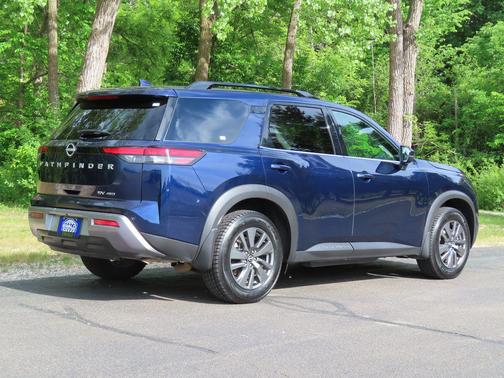Deep Ocean Blue Pearl 2024 Nissan Pathfinder SV