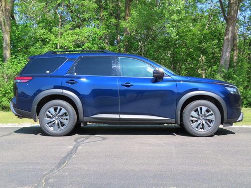 Deep Ocean Blue Pearl 2024 Nissan Pathfinder SV