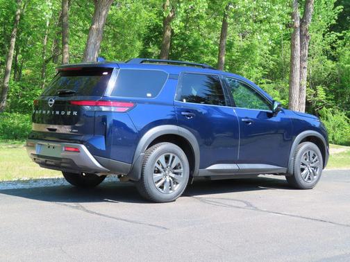 Deep Ocean Blue Pearl 2024 Nissan Pathfinder SV