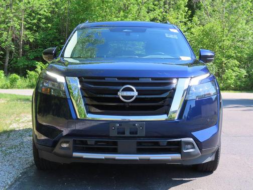 Deep Ocean Blue Pearl 2024 Nissan Pathfinder SV