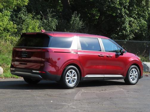2024 Kia Carnival LX