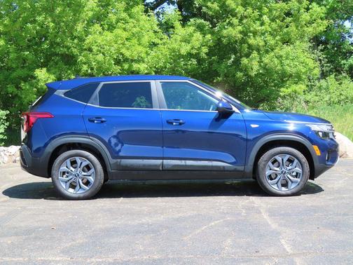 Dark Ocean Blue 2026 Kia Seltos LX