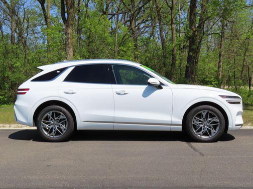 Alta White 2025 Genesis GV70 2.5T AWD