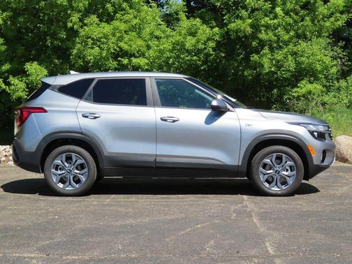 Steel Gray 2026 Kia Seltos LX