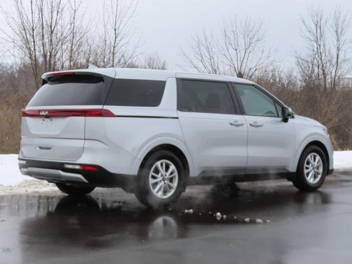 2023 Kia Carnival LX