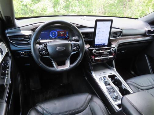 Agate Black Metallic 2023 Ford Explorer Platinum