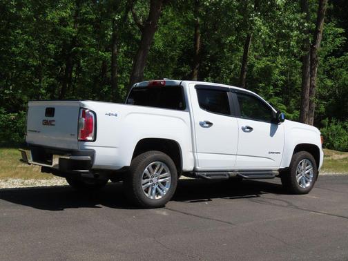 Summit White 2018 GMC Canyon SLT