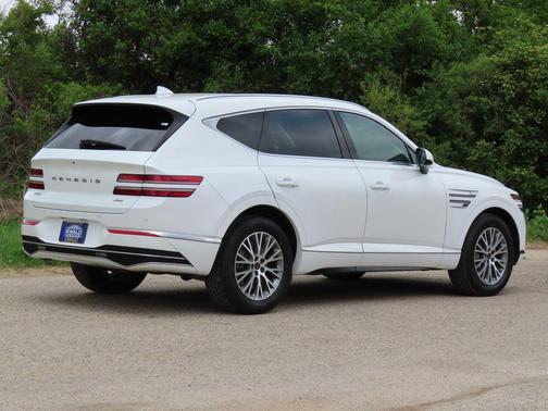 Uyuni White 2025 Genesis GV80 2.5T