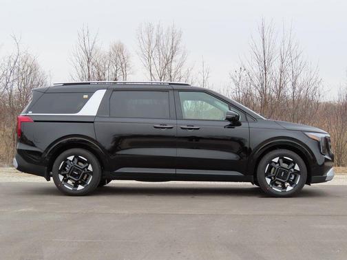 Aurora Black Pearl 2026 Kia Carnival EX