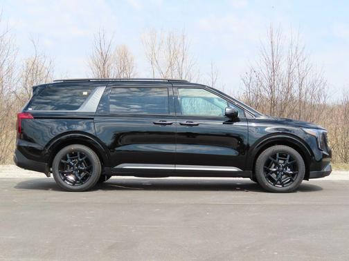 Aurora Black Pearl 2026 Kia Carnival SX Prestige