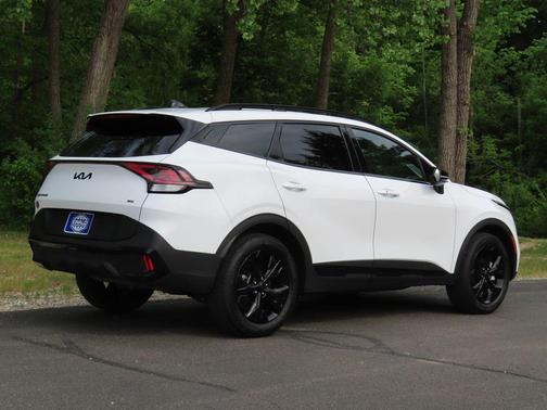 Glacial White Pearl 2025 Kia Sportage X-Line