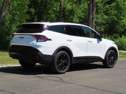 Glacial White Pearl 2025 Kia Sportage X-Line
