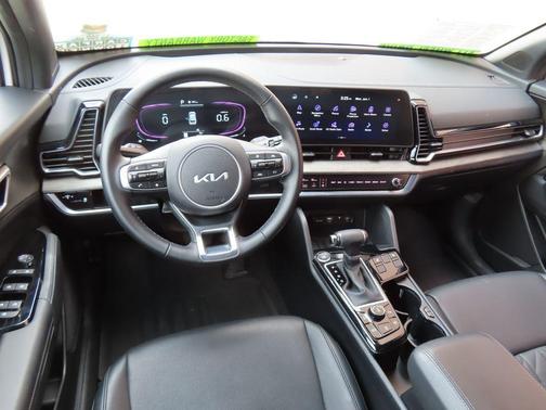 Glacial White Pearl 2025 Kia Sportage X-Line