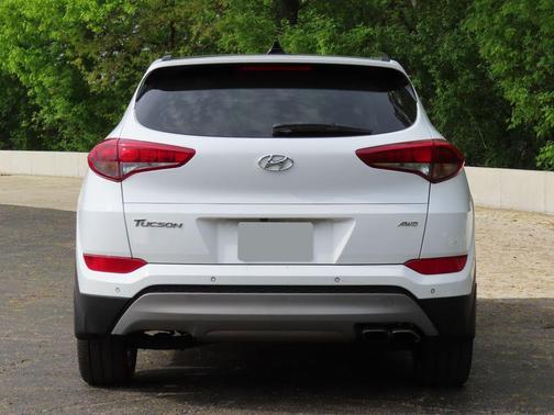 Dazzling White 2018 Hyundai TUCSON Value