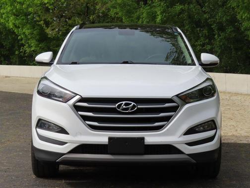 Dazzling White 2018 Hyundai TUCSON Value