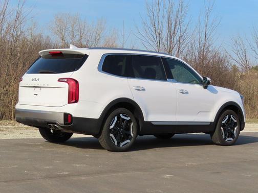 Glacial White Pearl 2025 Kia Telluride S