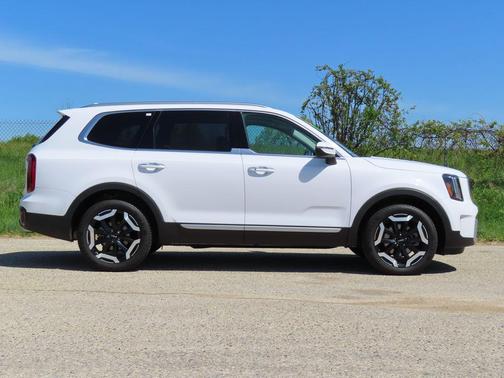 Glacial White Pearl 2025 Kia Telluride S