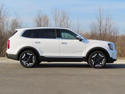 Glacial White Pearl 2025 Kia Telluride S