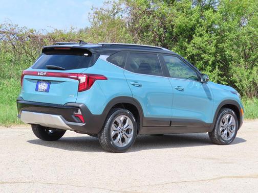 Pluton Blue/Black Roof 2024 Kia Seltos S