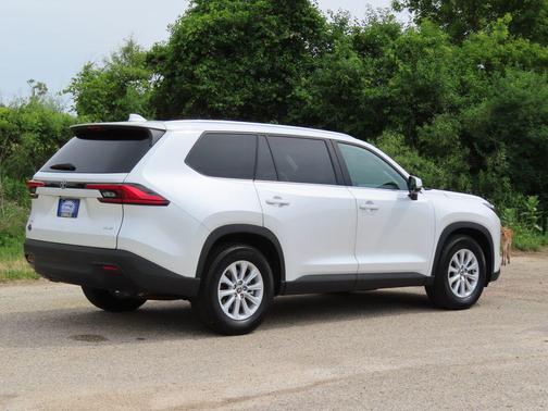 Pearl 2024 Toyota Grand Highlander XLE