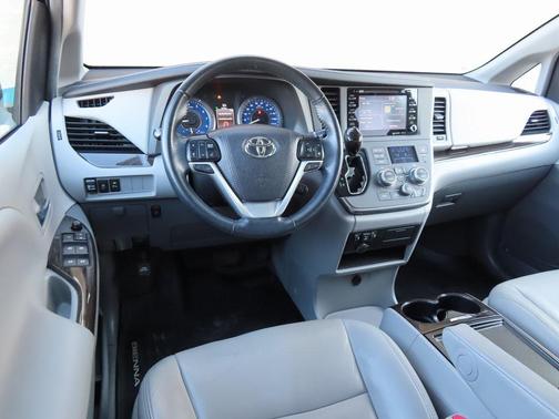 2019 Toyota Sienna XLE
