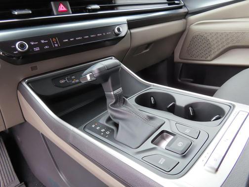 Snow White Pearl 2026 Kia Carnival LXS