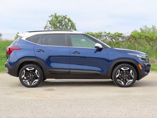 Dark Ocean Blue/White Roof 2024 Kia Seltos SX Turbo