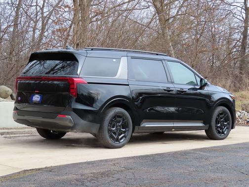 Aurora Black Pearl 2026 Kia Carnival SX