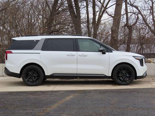 Snow White Pearl 2026 Kia Carnival SX