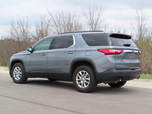 Satin Steel Metallic 2020 Chevrolet Traverse LT Cloth