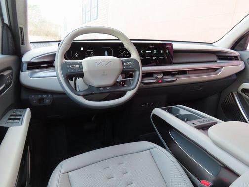 Glacial White Pearl 2026 Kia EV9 Wind