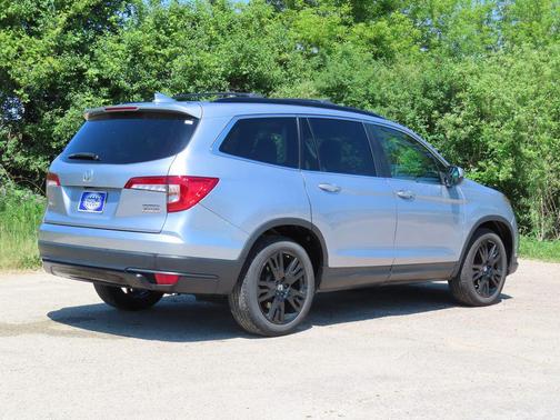 Lunar Silver Metallic 2022 Honda Pilot AWD Special Edition