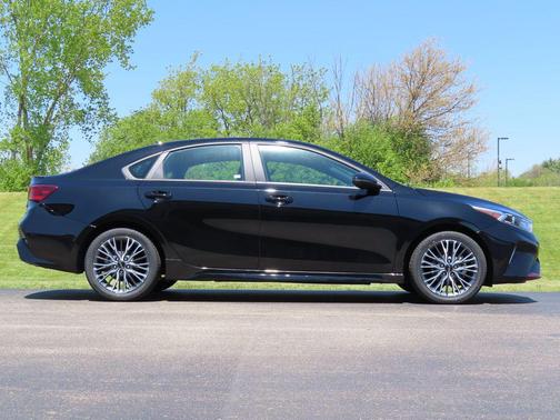 Aurora Black 2023 Kia Forte GT-Line
