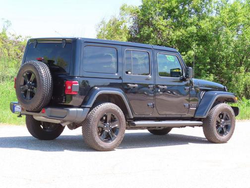 Black Clearcoat 2023 Jeep Wrangler 4-Door Sahara Altitude