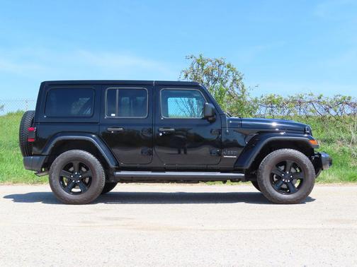 Black Clearcoat 2023 Jeep Wrangler 4-Door Sahara Altitude