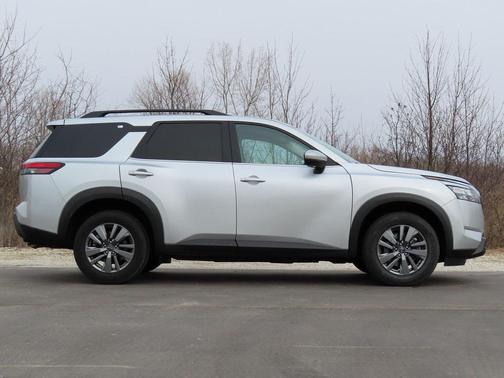 2025 Nissan Pathfinder SV 4WD