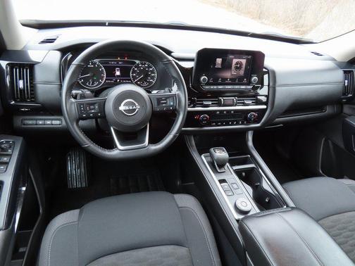 2025 Nissan Pathfinder SV 4WD