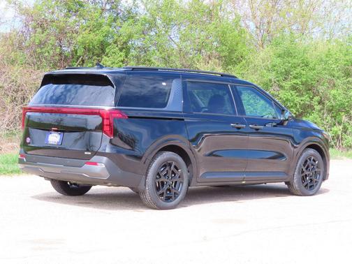 Aurora Black Pearl 2026 Kia Carnival Hybrid SX