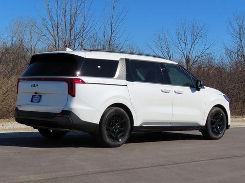 Snow White Pearl 2026 Kia Carnival SX