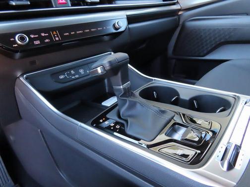 Snow White Pearl 2026 Kia Carnival SX