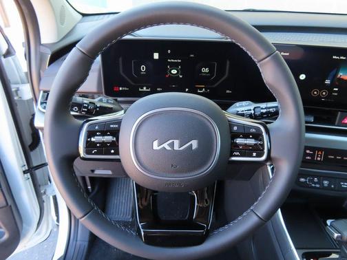 Snow White Pearl 2026 Kia Carnival SX