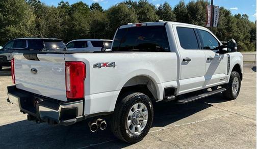 Oxford White 2024 Ford F-350 XLT