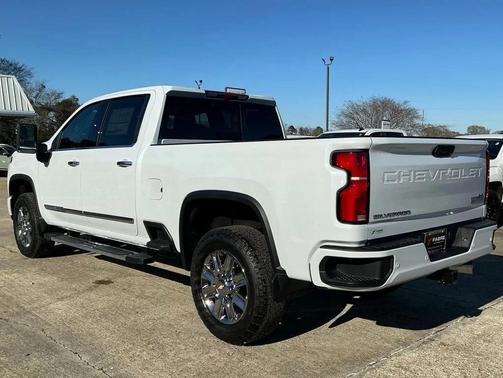 Polar White Tricoat 2026 Chevrolet Silverado 3500 High Country