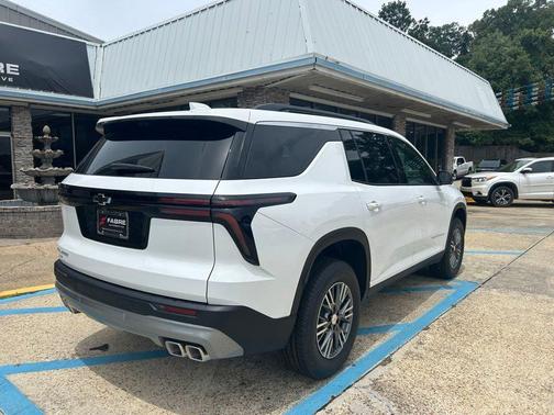 Summit White 2026 Chevrolet Traverse LT